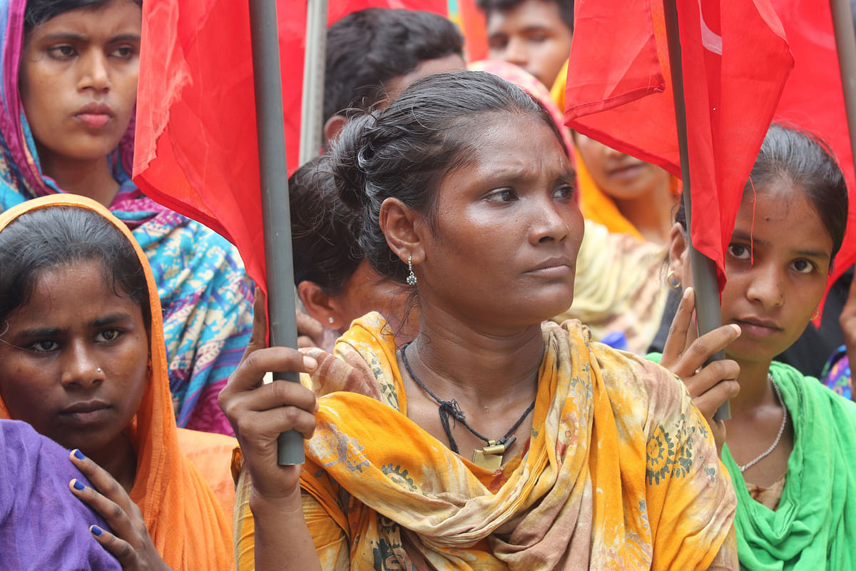 A worker is protesting against lower wages that they say cannot support their families and future. - Photo: Abdus Salam