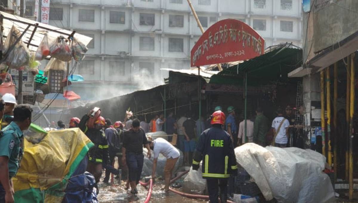 Firefighters with the help of shop owners douse the fire at Gulshan-1 DNCC kitchen market in Dhaka on Saturday morning. Photo: UNB