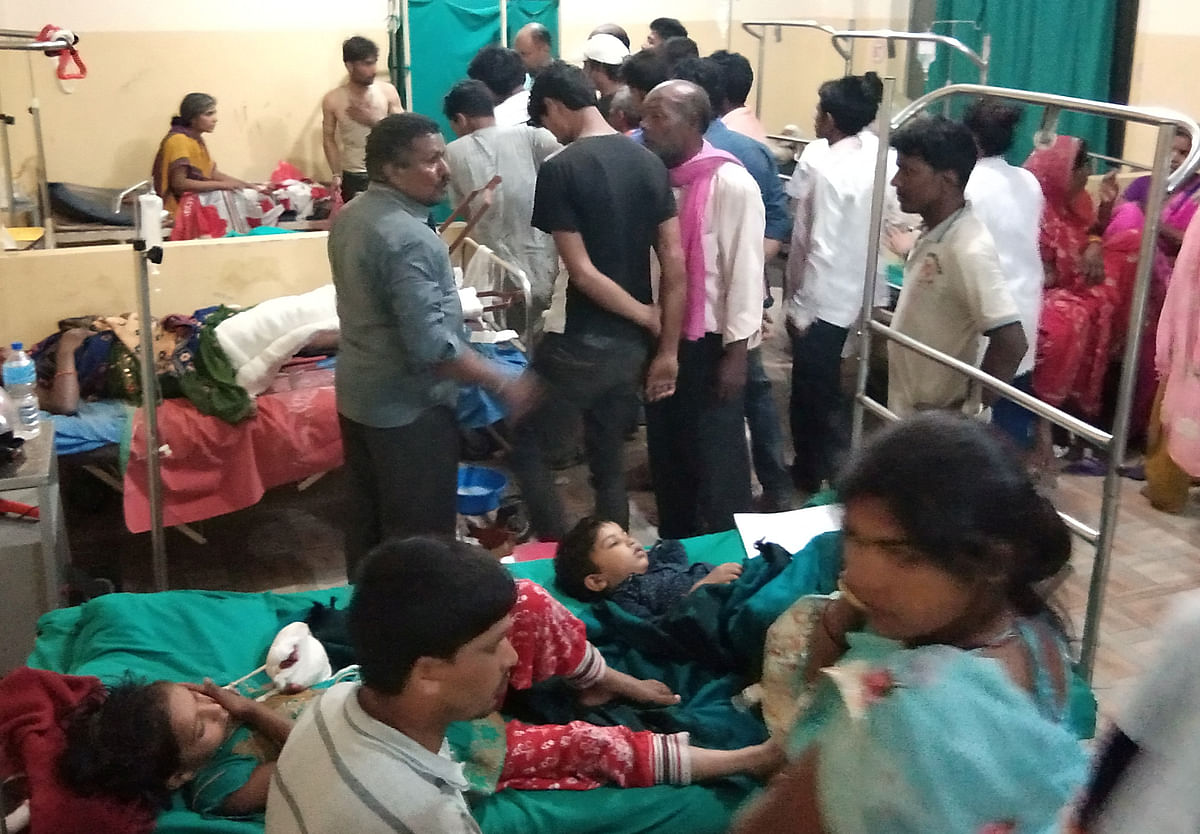 Victims of a thunderstorm undergo treatment at a hospital in Parsha District, Nepal 31 March, 2019. Photo: Reuters