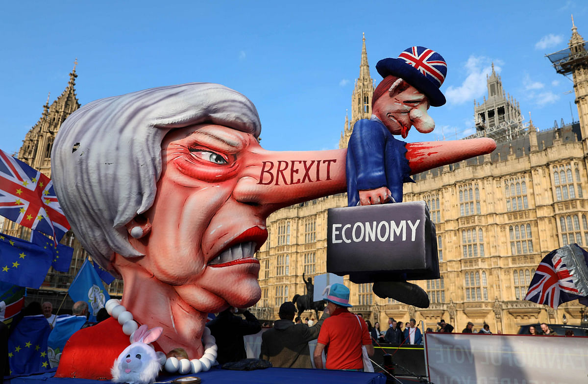 Anti-Brexit activists demonstrate with a model of Theresa May outside the Houses of Parliament in London on 1 April 2019, as MPs debate alternative alternative options for Brexit ahead of the second round of indicative votes. British MPs will try once again Monday to agree a new approach to Brexit after rejecting prime minister Theresa May`s divorce deal for a third time, but the EU warned its patience was wearing thin. Photo: AFP