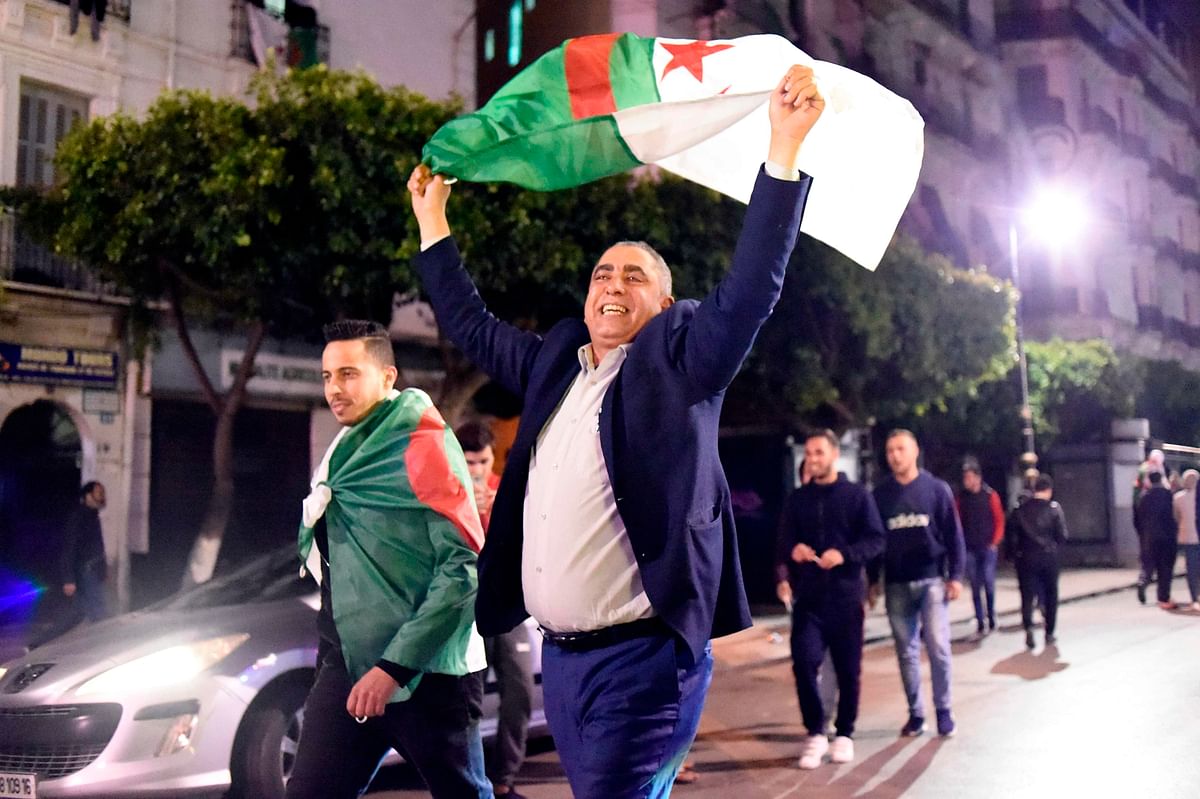 Algerians celebrate after Algeria`s veteran president Abdelaziz Bouteflika informed the Constitutional Council that he is resigning, in Algiers on 2 April 2019. Photo: AFP