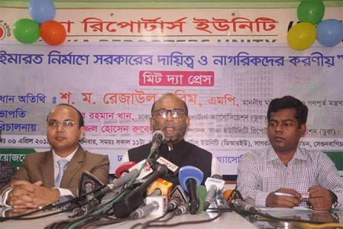 Housing and public works minister SM Rezaul Karim speaks at a discussion arranged by Dhaka Utility Reporters` Association at Dhaka Reporters` Unity on Saturday. Photo: BSS