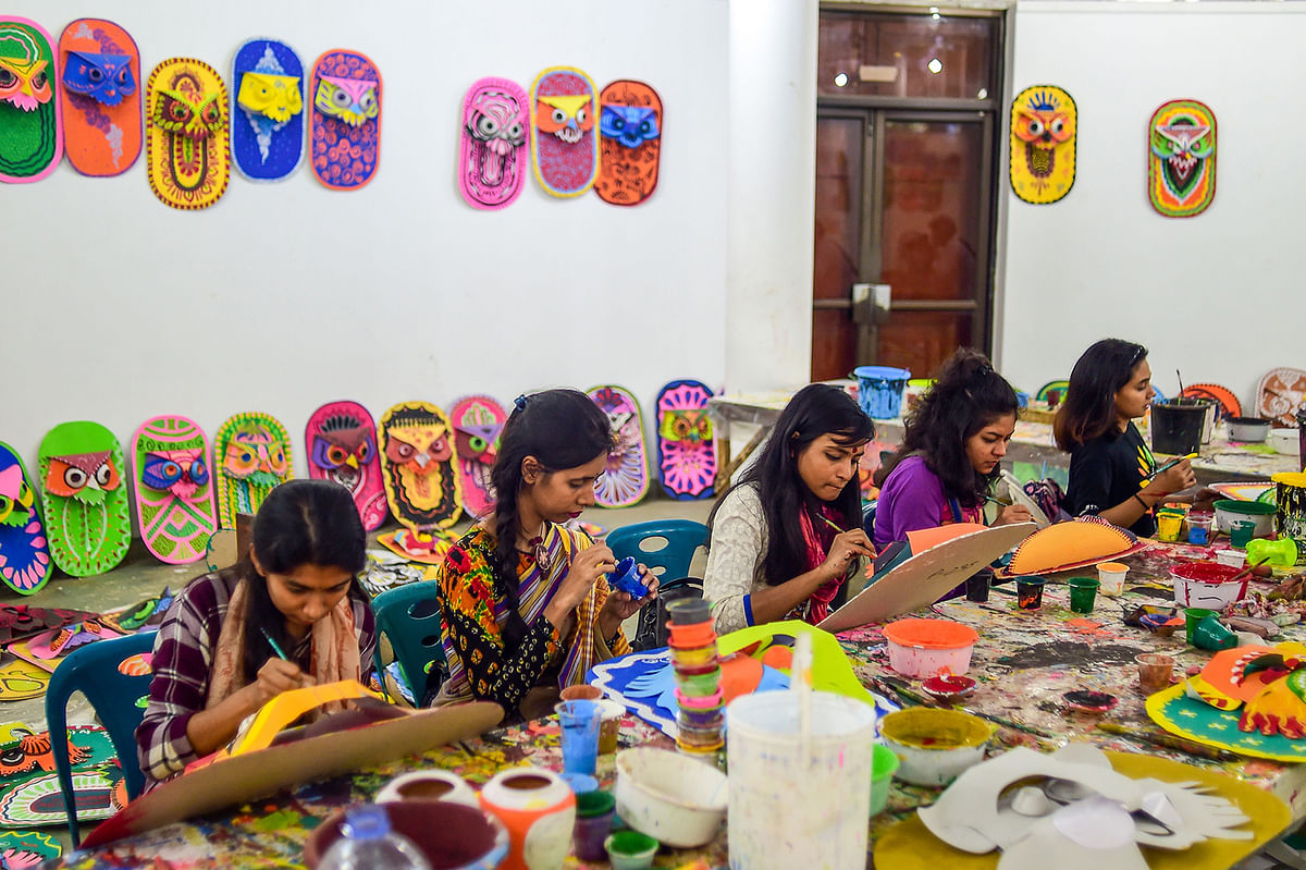 Bangladeshi students of Dhaka University Art Institute paint masks to sell as a part of Bengali New Year preparations in Dhaka on 7 April 2019. Photo: AFP