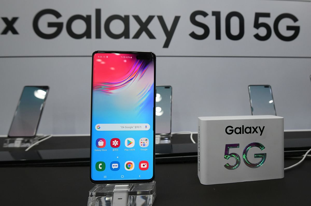 A Samsung Galaxy S10 5G smartphone is displayed at an SK Telecom shop during a launch event in Seoul on 5 April 2019. Photo: AFP