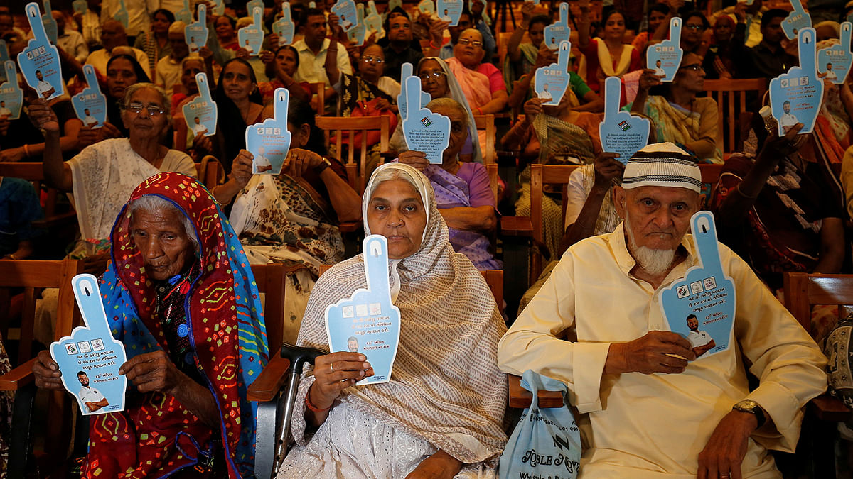 People, who are scheduled to vote and were invited by the Election Commission of India, attend a felicitation ceremony called `Shatayu Samman`, an award given to persons who lived for a century, in Ahmedabad, India, 11 April 2019. Photo: Reuters