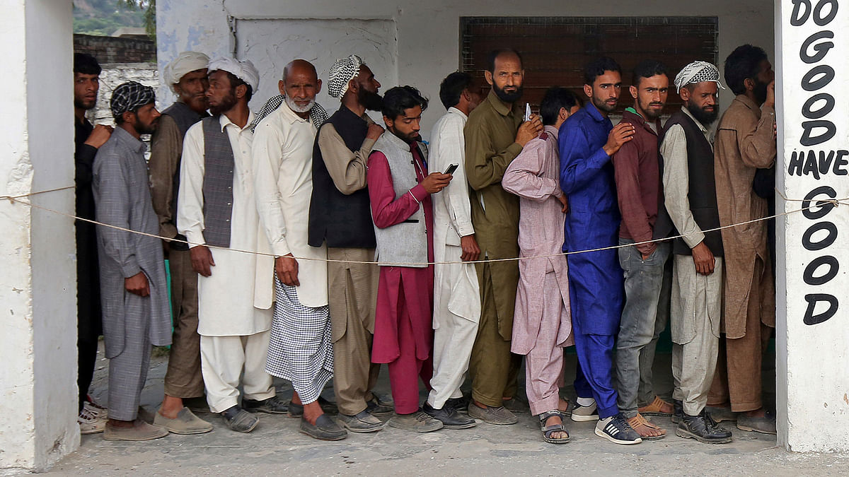People wait in a queue to cast their votes outside a polling station during the first phase of general election on the outskirts of Jammu on 11 April 2019. Photo: Reuters