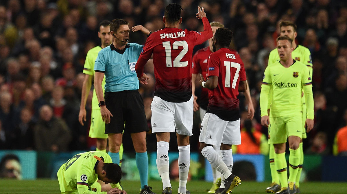 Barca. Barcelona`s Argentinian forward Lionel Messi (C) is injured during the UEFA Champions league first leg quarter-final football match between Manchester United and Barcelona at Old Trafford in Manchester, north west England, on 10 April 2019. Photo: AFP