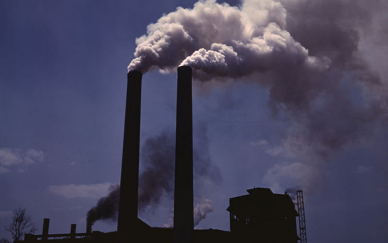 Industrial air pollution. Photo: Wikipedia