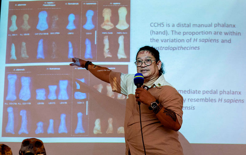 University of the Philippines (UP) associate professor Armand Salvador points to a projection of fossils and teeth of a discovered new human species, the Homo luzonensis, at a press conference at the UP College of Science Auditorium in Manila on 11 April 2019. Photo: AFP