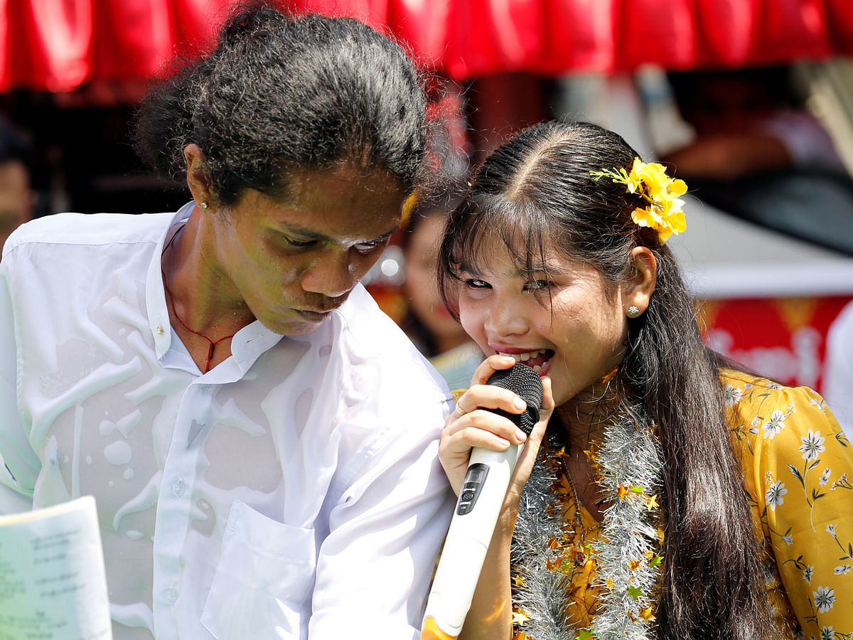 Students from Dagon University perform Burmese traditional slam poetry or thangyat during Burmese New Year in Yangon, Myanmar, on 13 April 2019. Photo: Reuters