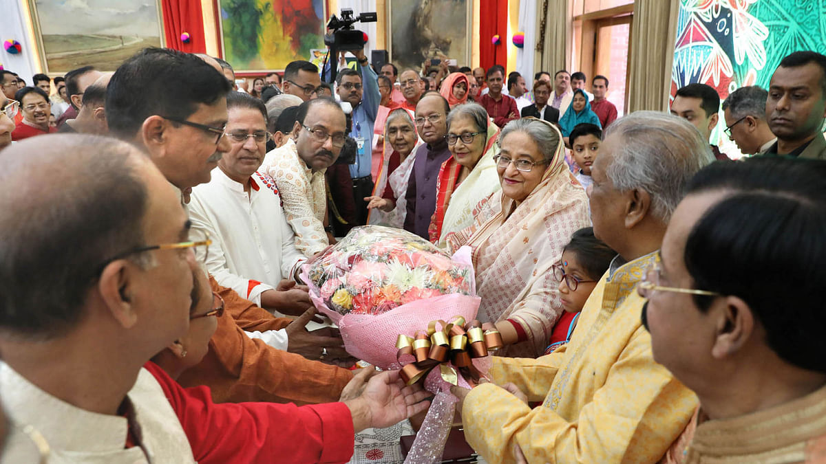 The members of Awami League advisory council and presidium as well as other central leaders of the party greet prime minister Sheikh Hasina by presenting bouquets at her official Ganabhaban residence in Dhaka on Sunday. Photo: PID