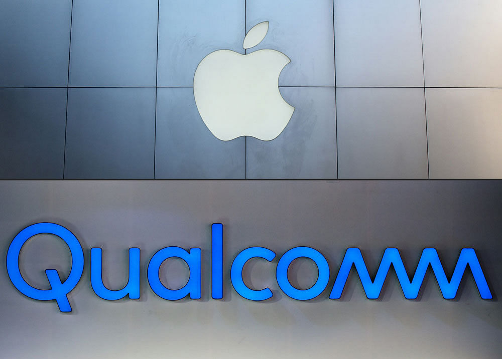 This combination of pictures created on 16 April 2019 shows a file photo of the facade of an Apple store in Beijing (up) on 11 December 2018 and a file photo of a Qualcomm logo during the Consumer Electronics Show (CES) 2018 in Las Vegas on 12 January 2018. Photo: AFP