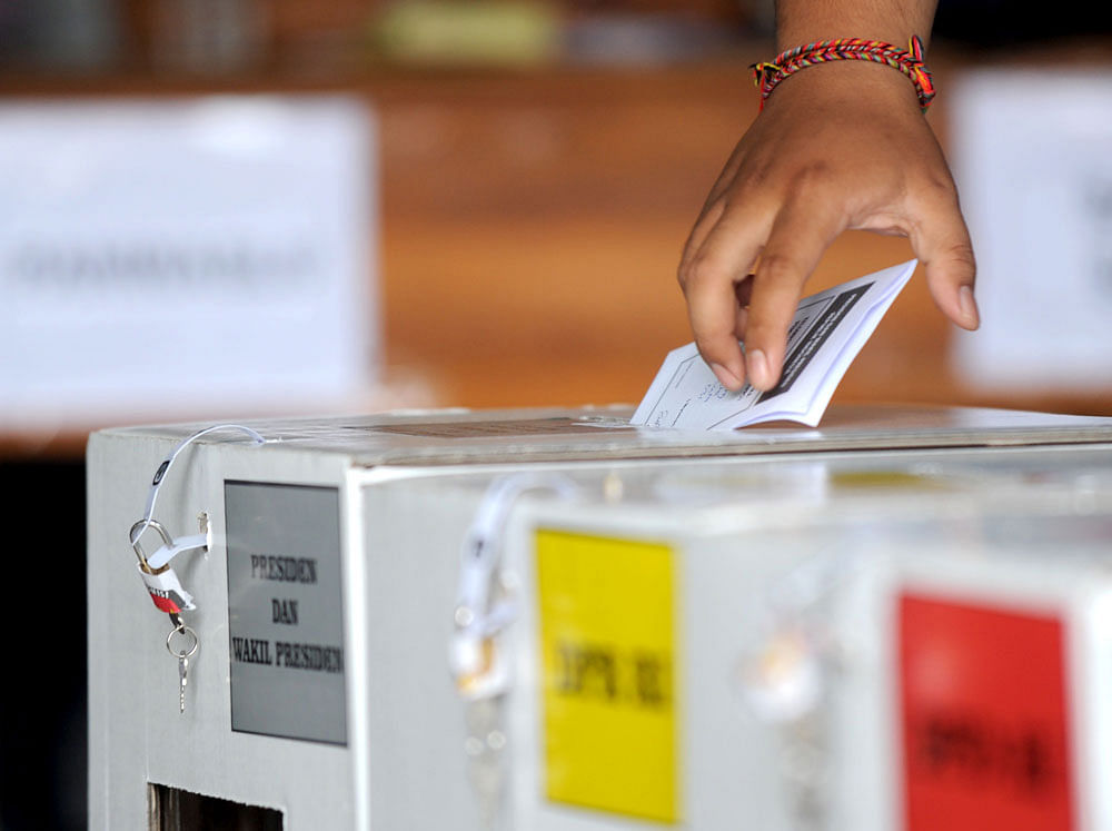 A man casts his ballot at a pooling center during the presidential election in Kuta on Indonesia`s resort island of Bali on 17 April 2019. Indonesia kicked off one of the world`s biggest one-day elections, pitting president Joko Widodo against ex-general Prabowo Subianto in a race to lead the Muslim-majority nation. Photo: AFP