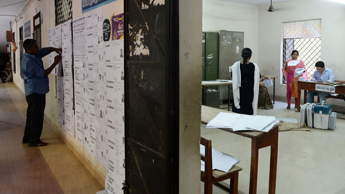 Indian polling officials prepare a polling station in Chennai on 17 April 2019, ahead of the second phase of India`s general election, in the southern Indian state of Tamil Nadu. Photo: AFP