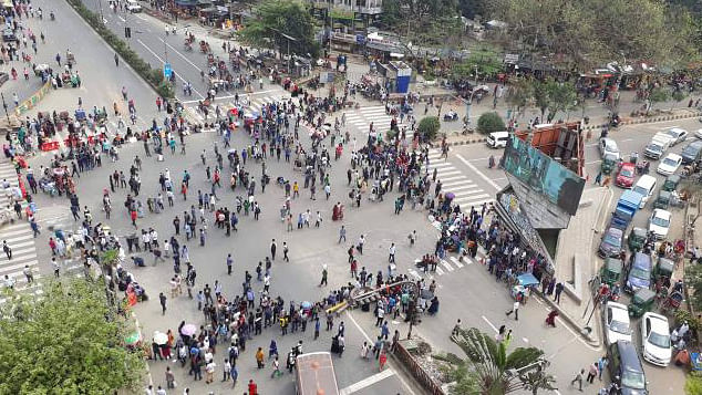 Safe road movement. Prothom Alo file photo