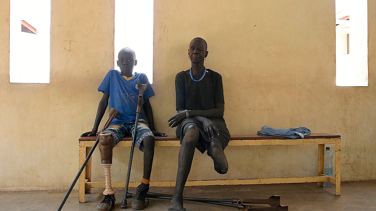 Amputees Jal Keat, 12 (L) and Nyagn Thyuong, gunshot wound survivors, sit inside at the physical rehabilitation centre run by the International Committee of the Red Cross (ICRC) in Juba on 12 March 2019. Photo: AFP