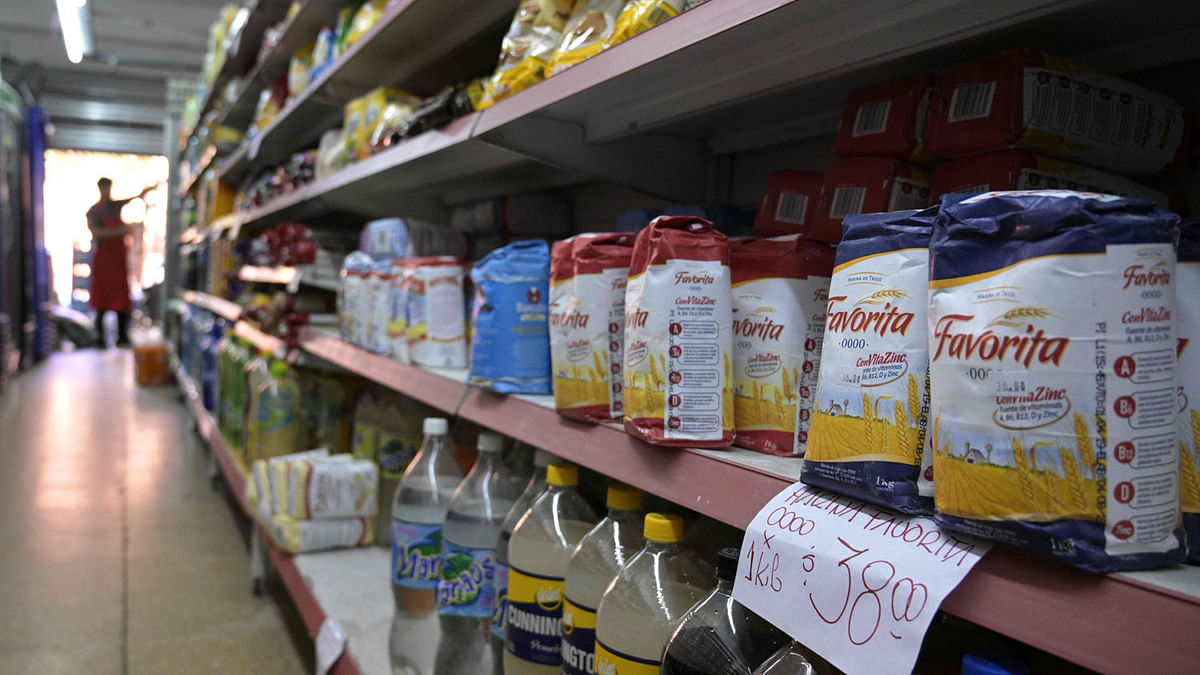 Wheat flour is sold in a small market in Buenos Aires on 16 April day in which the official statistics agency will announce the inflation rate of March. Photo: AFP