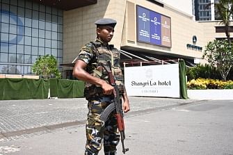 A soldier stands guard in front of the Shangri-La Hotel in Colombo on 22 April 2019, a day after the hotel was hit in series of bomb blasts targeting churches and luxury hotels in Sri Lanka. The death toll from bomb blasts that ripped through churches and luxury hotels in Sri Lanka rose dramatically 22 April to 290 -- including dozens of foreigners -- as police announced new arrests over the country`s worst attacks for more than a decade. Photo: AFP