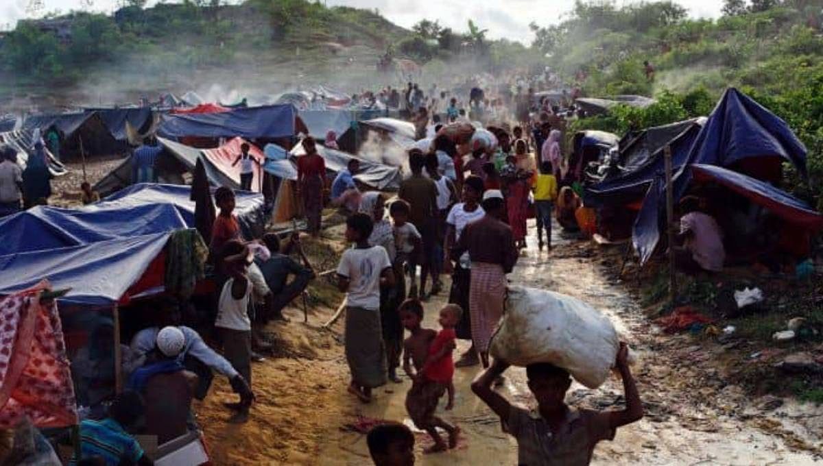 Displaced Rohingya people at a makeshift camp in Kutupalong, Cox’s Bazar. UNB file photo