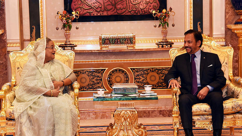 Prime Minister Sheikh Hasina meets Brunei Sultan Haji Hassanal Bolkiah at the Istana Nurul Iman, the official residence of the Sultan of Brunei, on Monday. Photo: PID