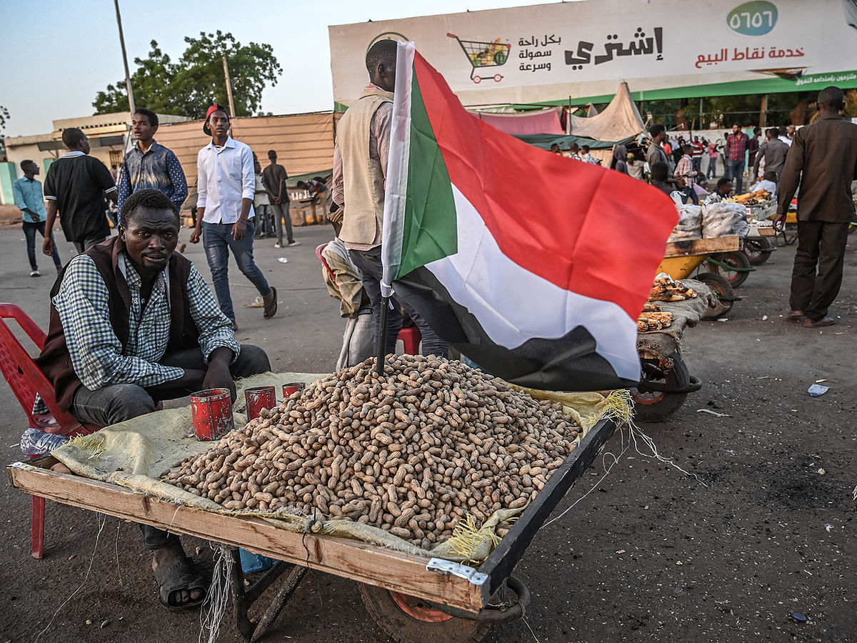 A Sudanese street vendor waits for customers during a protest outside the army headquarters in the capital Khartoum on 22 April. Photo: AFP