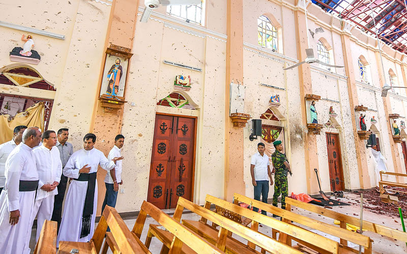 SLP. This handout photo taken and released by the Sri Lankan President’s Office on 23 April 2019 shows president Maithripala Sirisena (2nd L) visiting St. Sebastian’s church in Negombo, two days after a series of bomb attacks targeting churches and luxury hotels in Sri Lanka. Photo: AFP