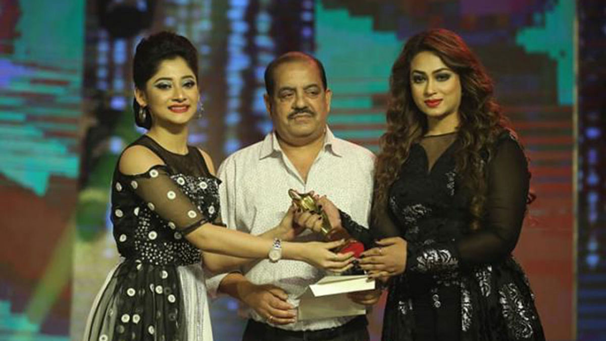 Puja Cherry receives Best Actress award for film ‘Poramon-2’. Photo: Abdus Salam