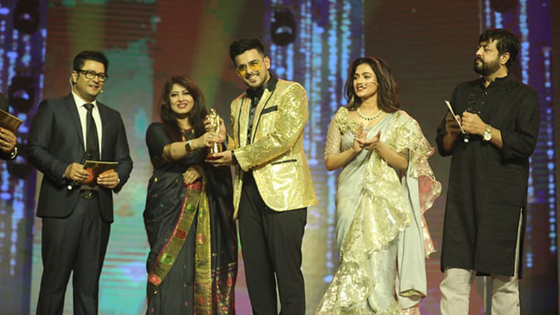 Siam Ahmed receives Best Actor award for film ‘Poramon-2’. Photo: Abdus Salam