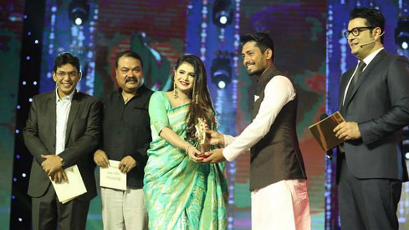 Shabnam Faria receives Best Newcomer award for ‘Debi’. Photo: Abdus Salam