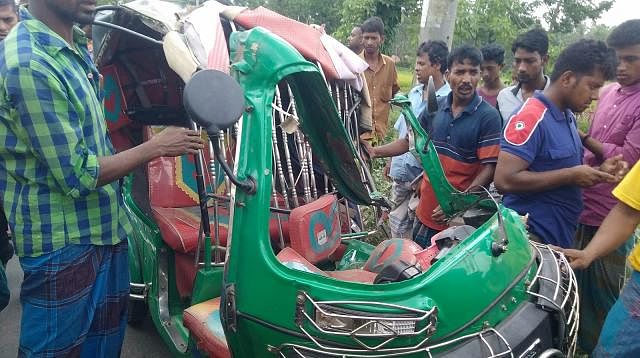 Crumpled CNG-run auto-rickshaw. Photo: Alam Palash