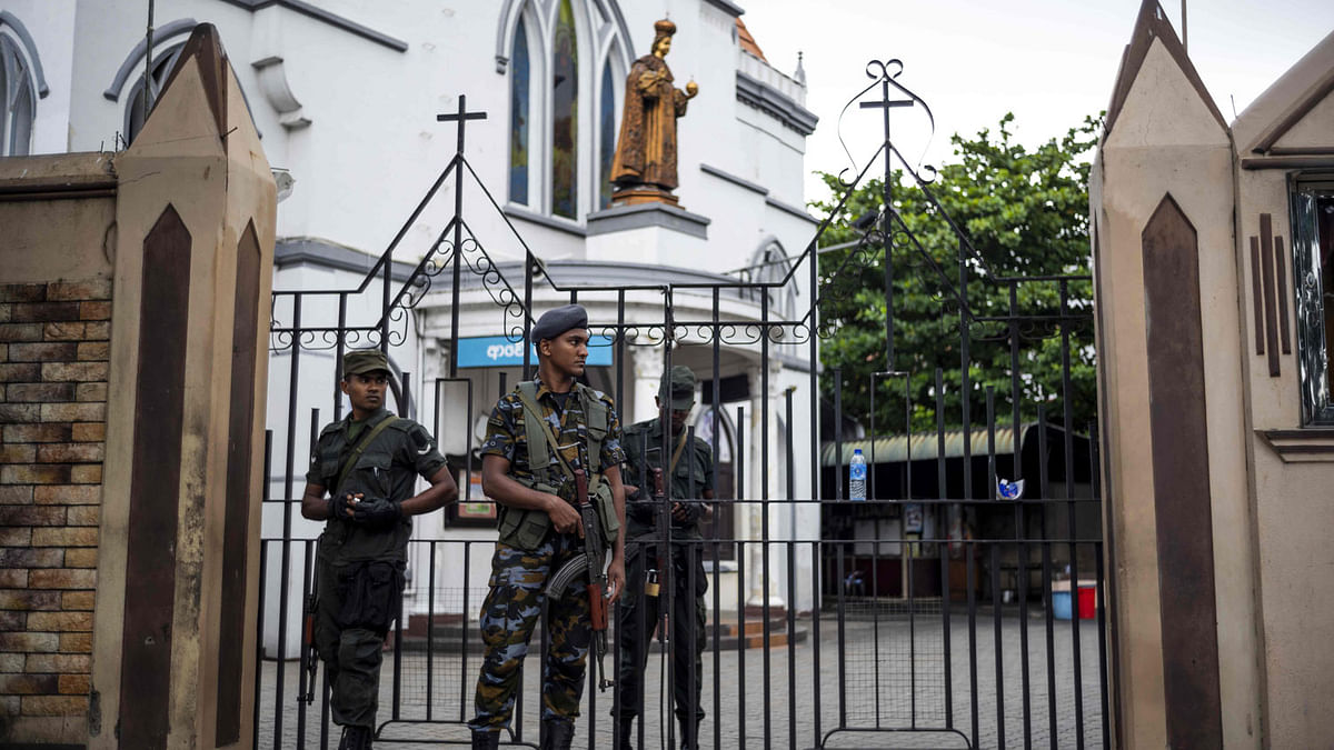 Sri Lankan soldiers stand guard outside a closed church in Colombo on 28 April 2019, a week after a series of bomb blasts targeting churches and luxury hotels on Easter Sunday in Sri Lanka. Photo: AFP