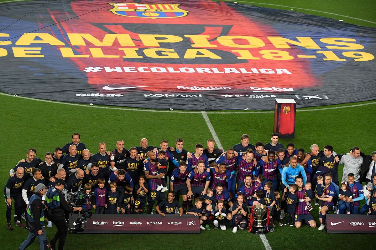 Barcelona team celebrates becoming La Liga champions after winning the Spanish League football match between FC Barcelona and Levante UD at the Camp Nou stadium in Barcelona on 27 April 2019. Photo: AFP