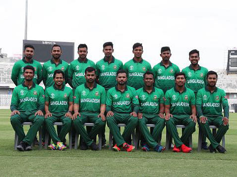 Shakib is absent in the team photo session. Photo: Prothom Alo