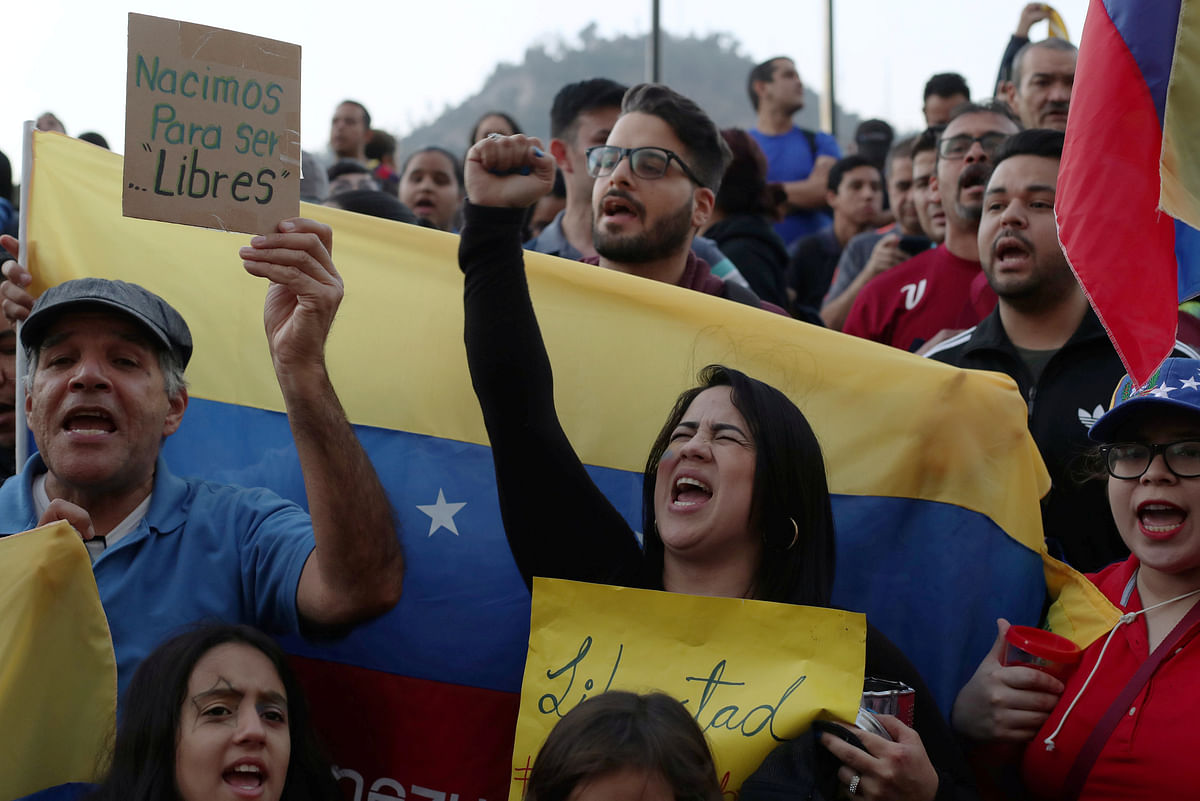 Venezuelan citizens living in Chile shout slogans while gathering to demonstrate against Venezuelan president Nicolas Maduro`s government in Santiago, Chile on 30 April 2019. Photo: Reuters