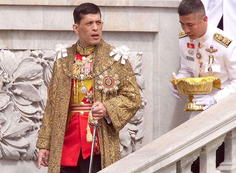 In this file photo taken on 5 December 1999, Thailand`s Crown Prince Maha Vajiralongkorn (L) walks down a flight of stairs on his way to the ceremony marking the 72nd birthday of his father King Bhumibol Adulyadej in Bangkok. Photo: AFP