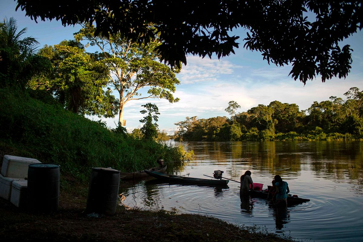 Arara indigenous women wash their clothes on the riverbank of the Iriri river at the Laranjal village, in Arara indigenous land, Para state, in the northern Brazilian Amazon rainforest, on 14 March 2019. Photo: AFP