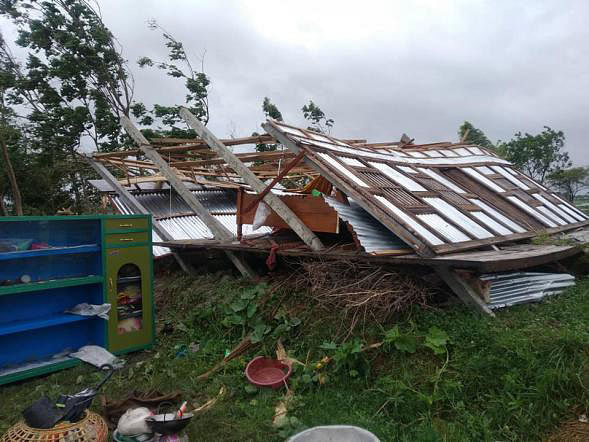 Cyclonic storm Fani destroys a house in Matlab of Chandpur on 4 May, 2019. Photo: Alam Palash