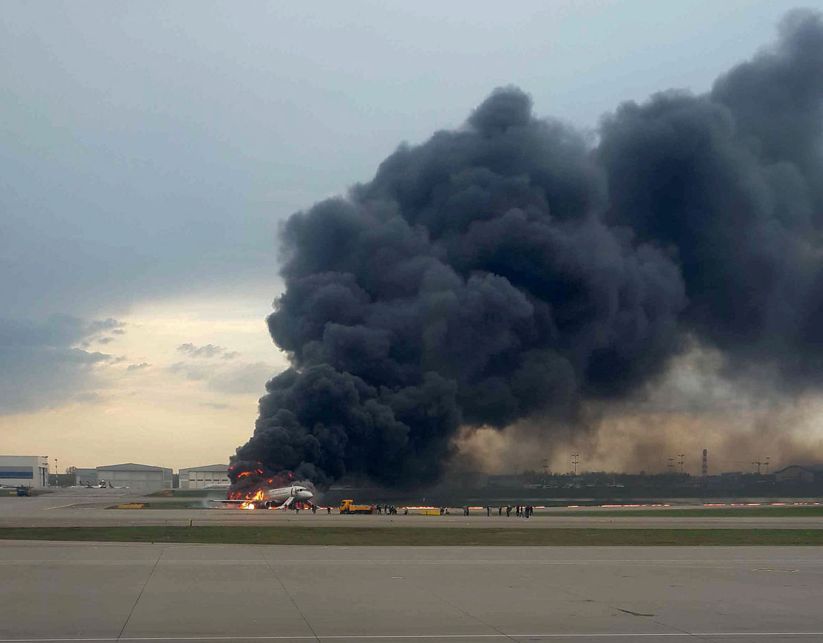 A passenger plane is seen on fire after an emergency landing at the Sheremetyevo Airport outside Moscow, Russia 5 May, 2019. Photo: Reuters