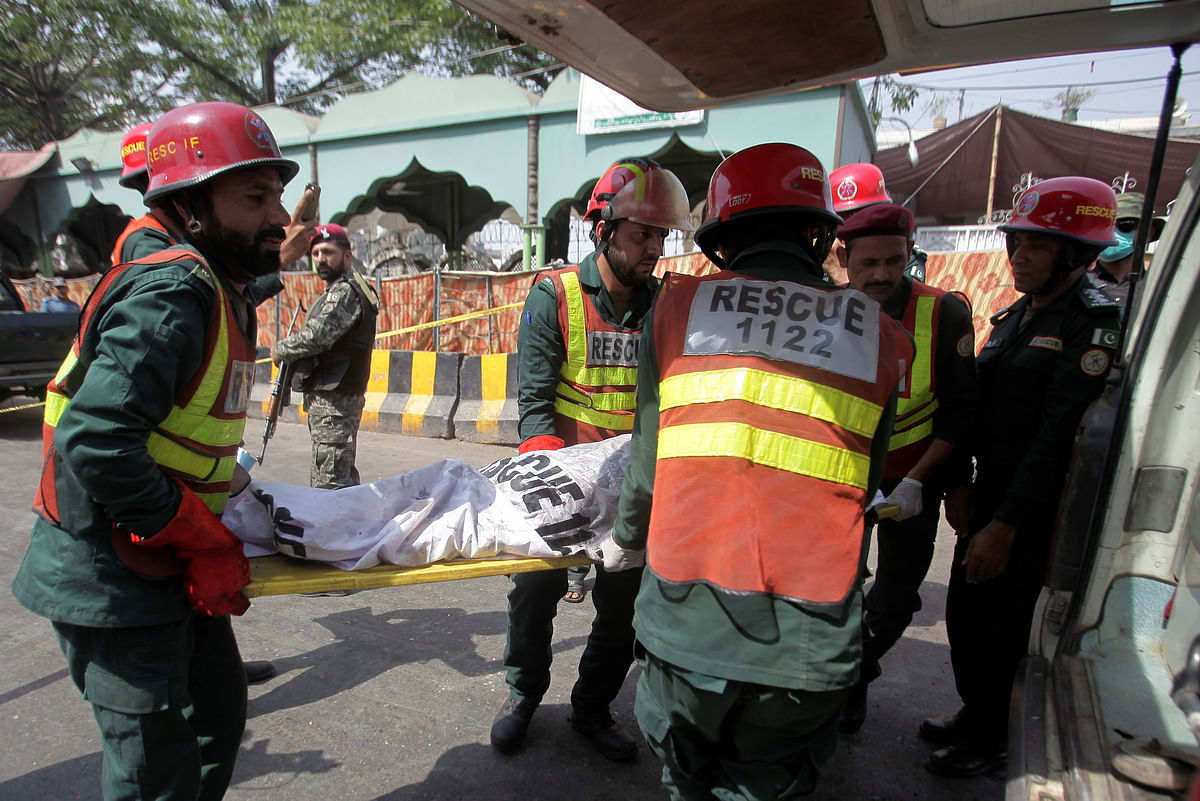 Rescue workers move a body in an ambulance from the site of a blast in Lahore, Pakistan on 8 May 2019. Photo: Reuters