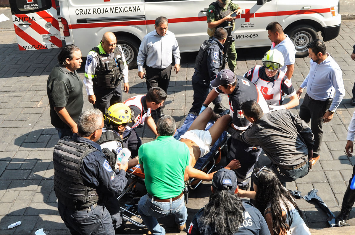 An injured man receives first aid after a gunman opened fire in the central square of Cuernavaca, Morelos state, in Mexico on 8 May 2019. Photo: AFP
