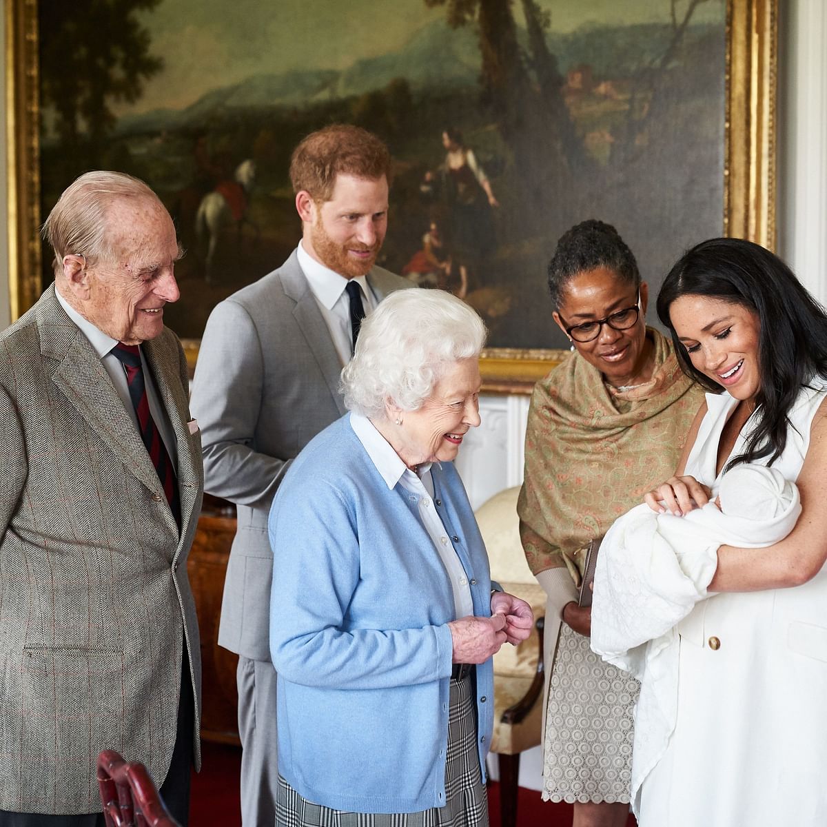 A handout photograph released by The Duke and Duchess of Sussex on 8 May 2019 shows Britain`s Prince Harry, Duke of Sussex (L), and his wife Meghan, Duchess of Sussex (R), accompanied by Meghan`s mother Doria Ragland, showing their newborn baby son, Archie Harrison Mountbatten-Windsor to Britain`s Queen Elizabeth II (C) and Britain`s Prince Philip, Duke of Edinburgh (L), at Windsor Castle in Windsor, west of London on 8 May 2019. Photo: AFP