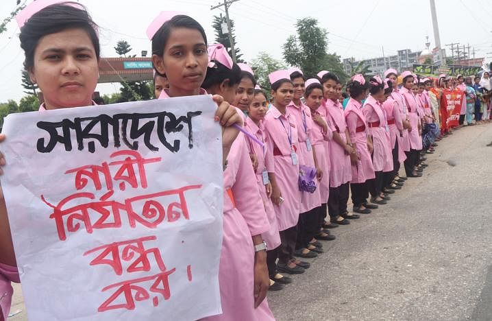 Students of Bogura Nursing College stage a human chain demanding punishment of killers of Kishoreganj nurse Shahinur on Saturday. Photo: Sohel Rana.