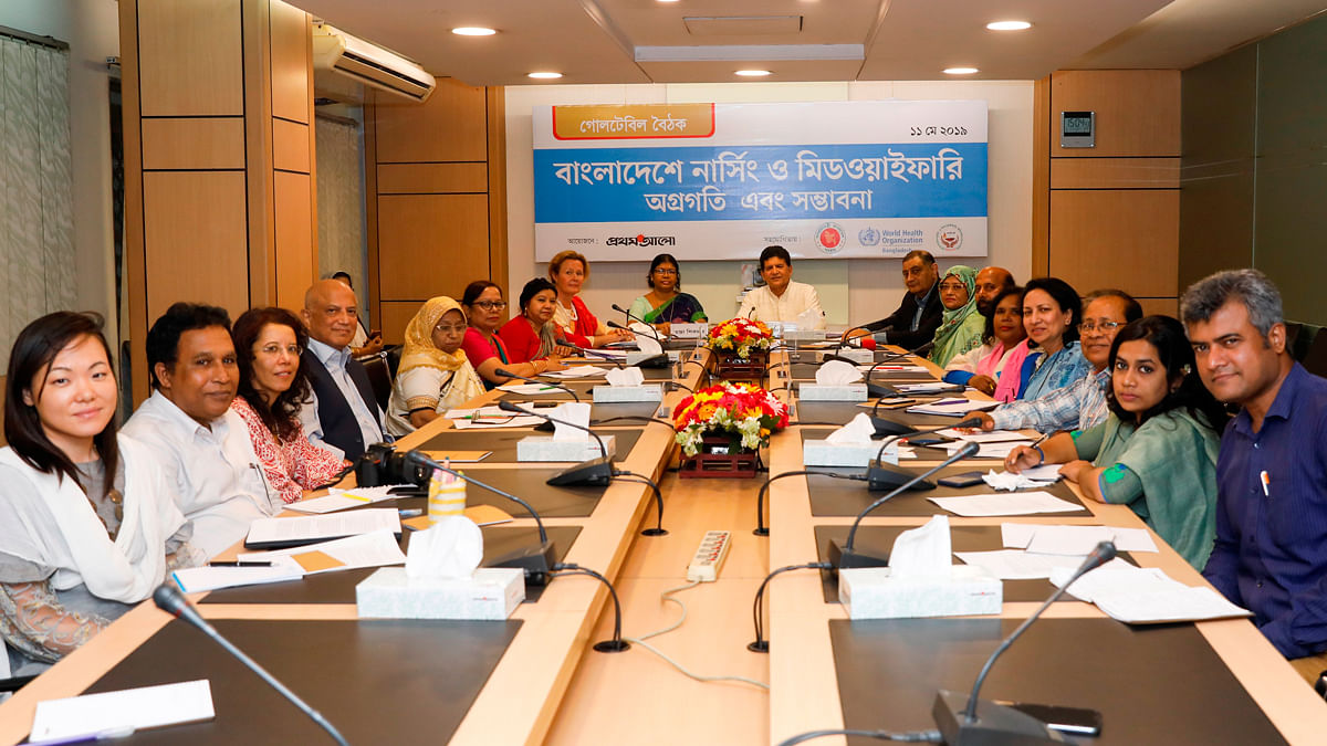 Participants pose for a photograph at a roundtable on development and possibilities of nursing and midwifery in Bangladesh at CA Bhaban in Karwan Bazar on Saturday. Photo: Sabina Yasmin