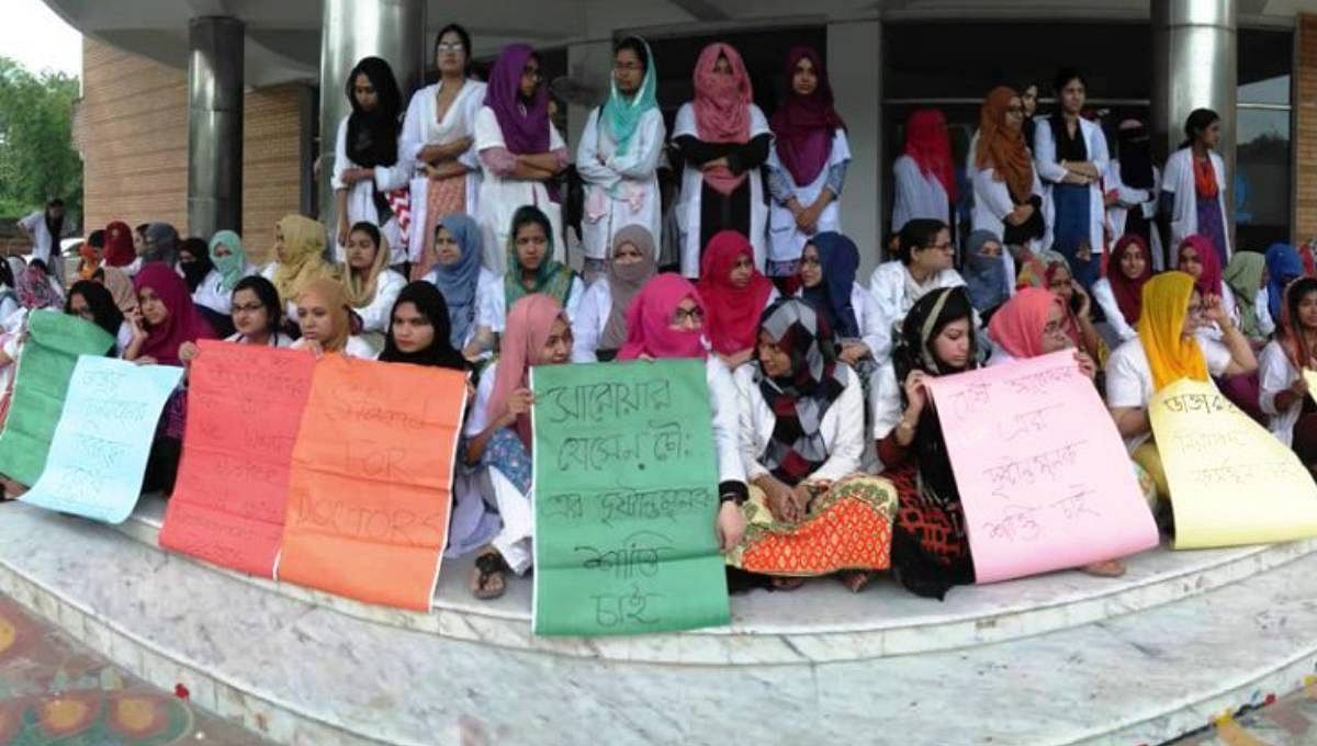 Interns at Sylhet Women’s Medical College  (SWMC) go on an indefinite strike from Saturday, 11 May, 2019. Photo: UNB