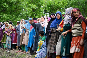 Kashmiri villagers look on during the funeral procession of a militant commander of the Jaish-e-Mohammed, Naseer Pandith, at Pulwama in the South of Srinagar on May 16, 2019. Three Kashmiri fighters, an Indian soldier and a local civilian were killed on May 14 morning during a gunbattle between militants and Indian government forces, reports said. Photo: AFP