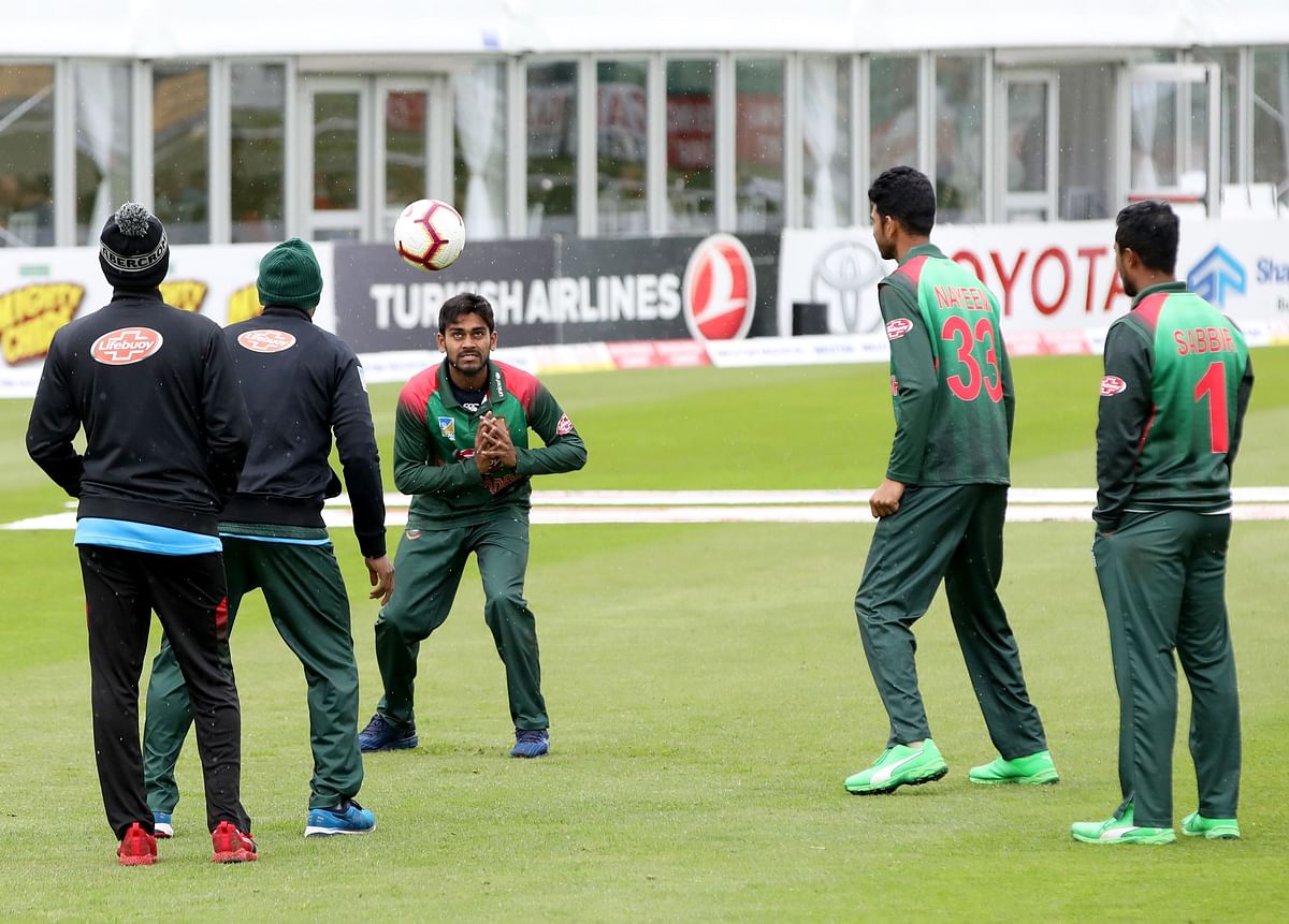 Bangladesh cricketers play with a football as rain delays play during the one-day international Tri-Nation Series final between Bangladesh and West Indies at the Malahide cricket club, in Dublin on 17 May, 2019. Photo: AFP