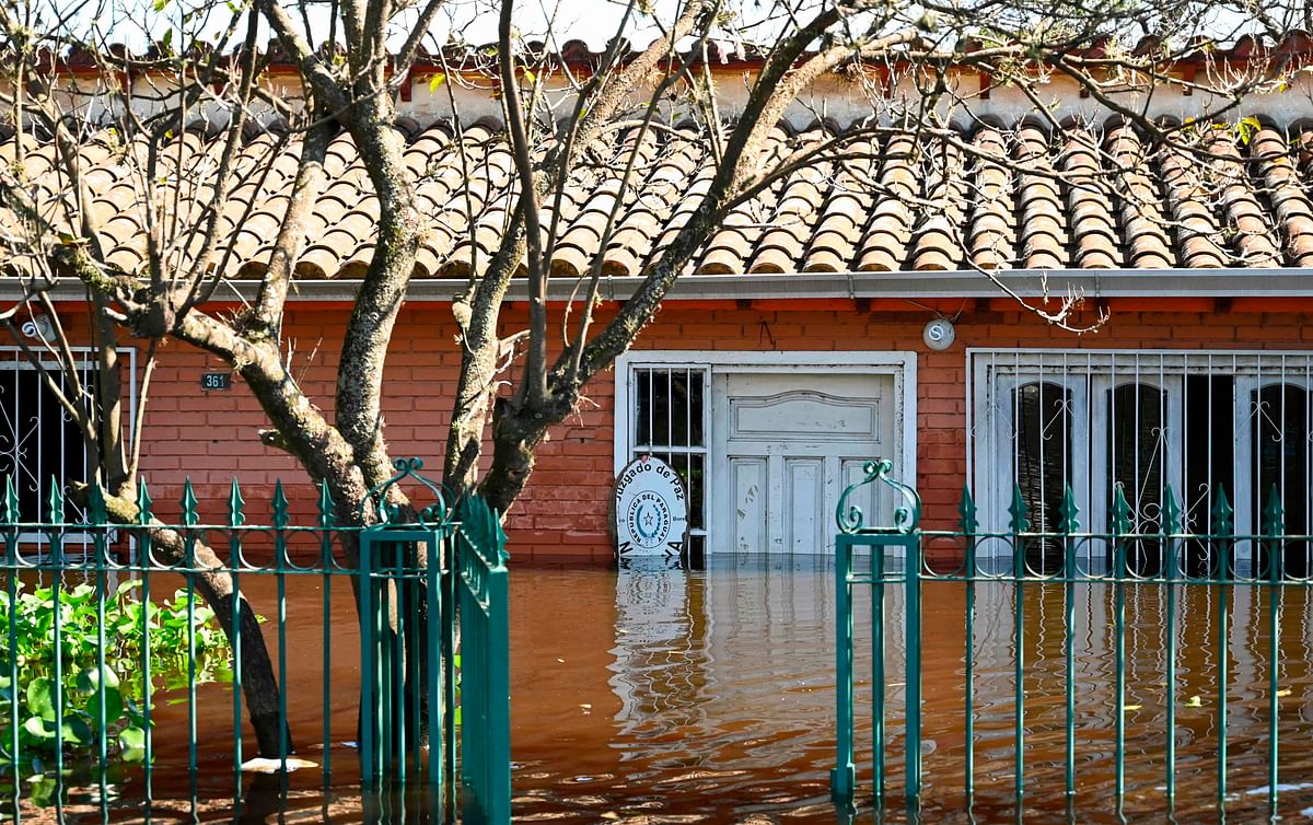 View of a flooded Peace Court in Nanawa, Paraguay on 16 May, 2019, after the overflowing of the Paraguay River due to heavy rain in the past weeks. Photo: AFP