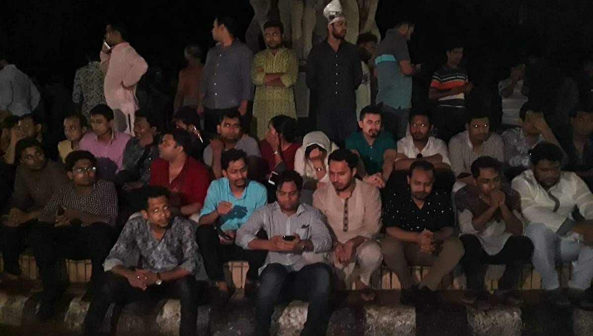 BCL leaders stage sit-in at the base of Raju Memorial Sculpture on early hours of Sunday. Photo: UNB.