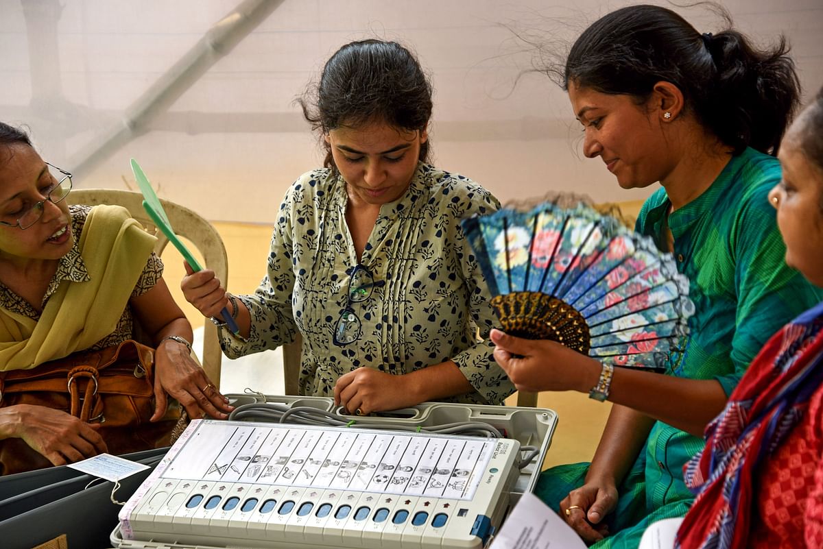 Indian polling officials check an Electronic Voting Machine (EVM) at a distribution centre in Kolkata on 18 May 2019, on the eve of the 7th phase of India`s general election. Photo: AFP