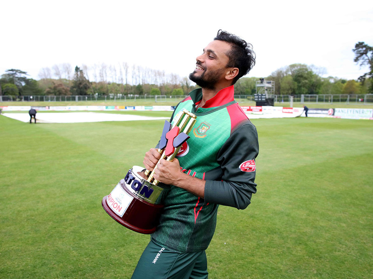 Bangladesh`s captain Mashrafe Mortaza holds the winner`s trophy after the one-day international Tri-Nation Series final between Bangladesh and West Indies at the Malahide cricket club, in Dublin on 17 May 2019. Photo: AFP